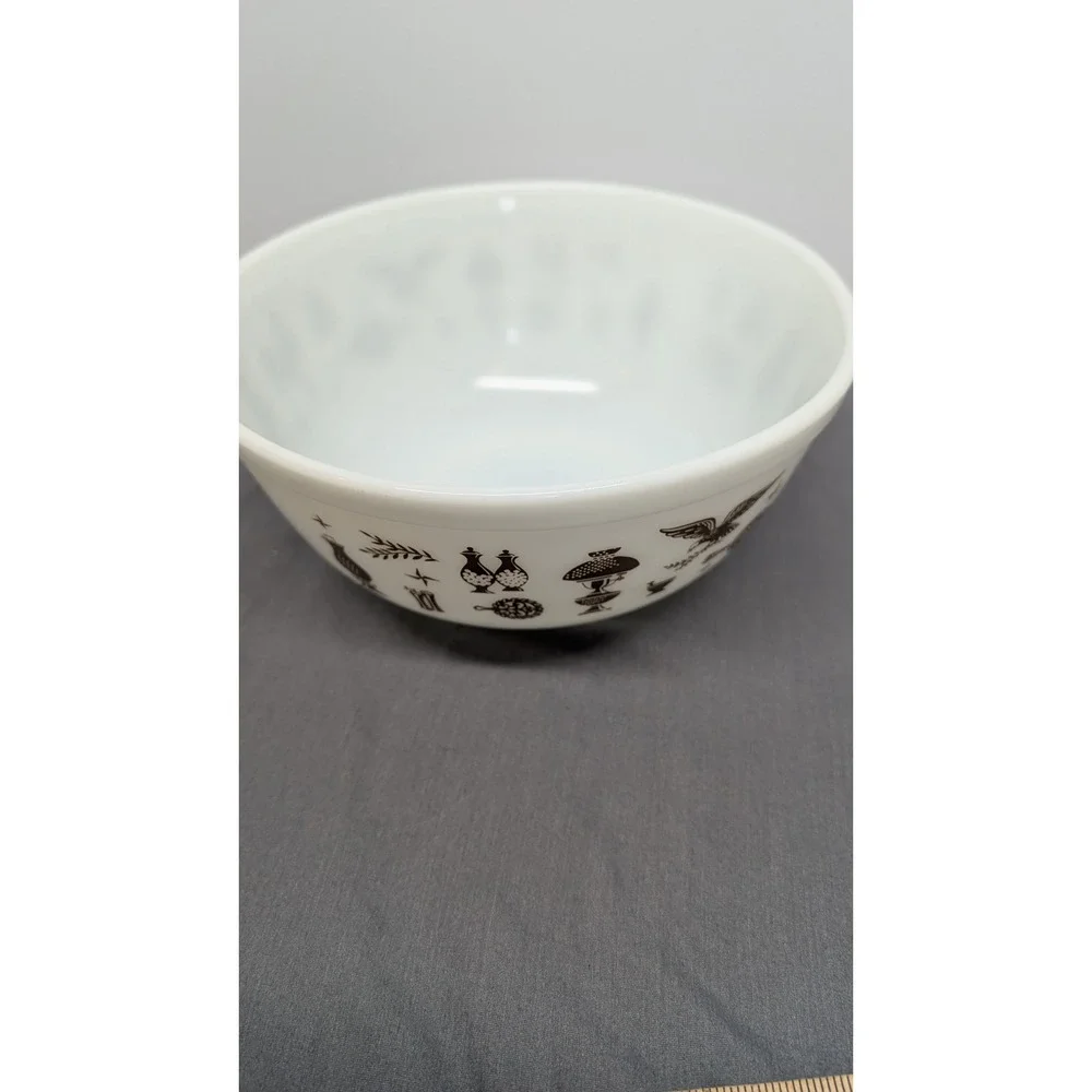 PYREX Early American Mixing Bowl 403 2.5 Qt White Brown Milk Glass Vintage